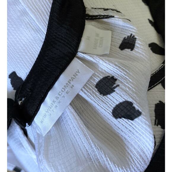 NEW YORK & COMPANY Womens Size Medium Sheer Sleeveless Keyhole Neck Shirt Top - Picture 8 of 8